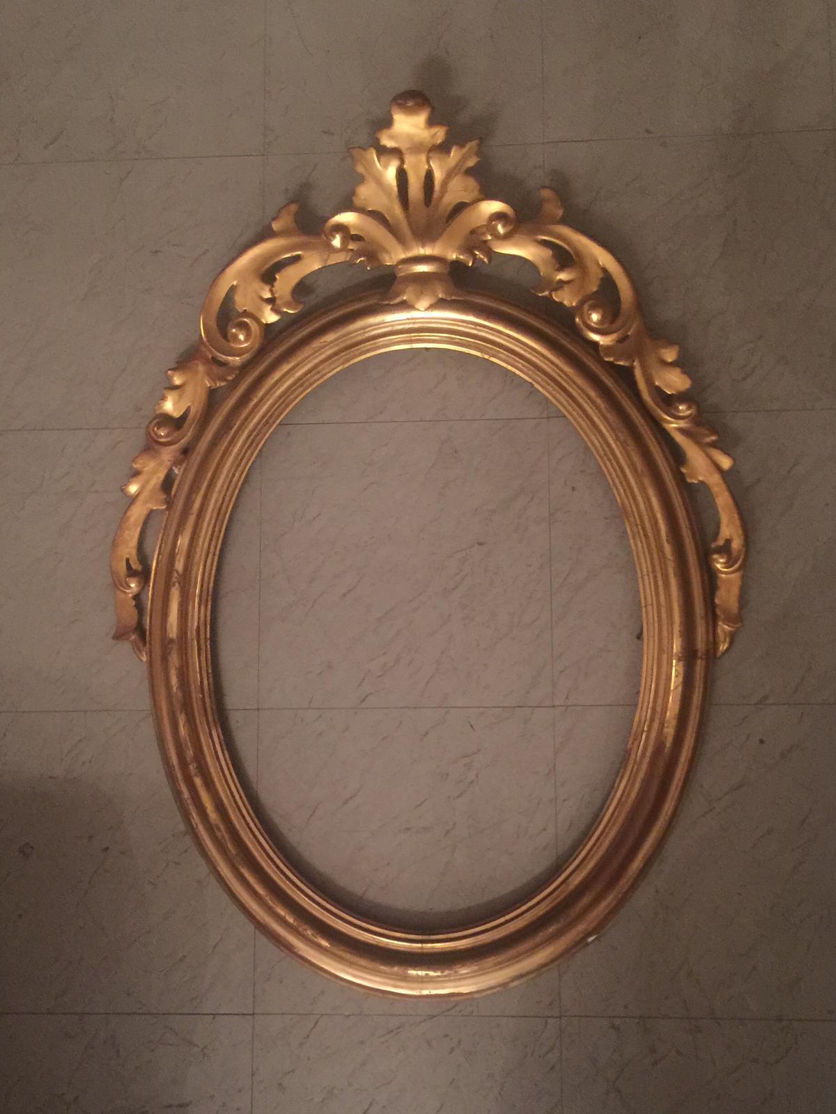 Cornice Ovale Intagliata E Dorata Antiquariato Su Anticoantico